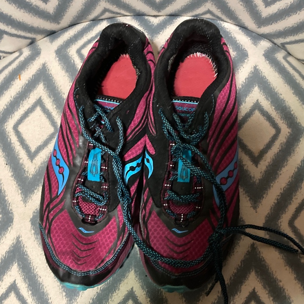 Saucony Women’s Pink and Teal Athletic Running Shoes 10 🌸